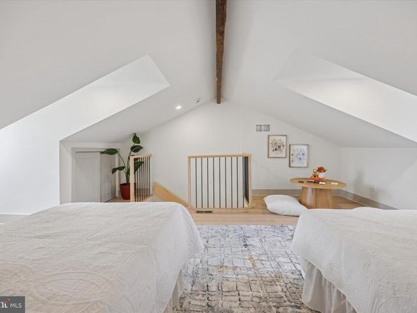 211 Hermit, Philadelphia PA 19128