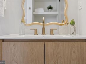 211 Hermit, Philadelphia PA 19128