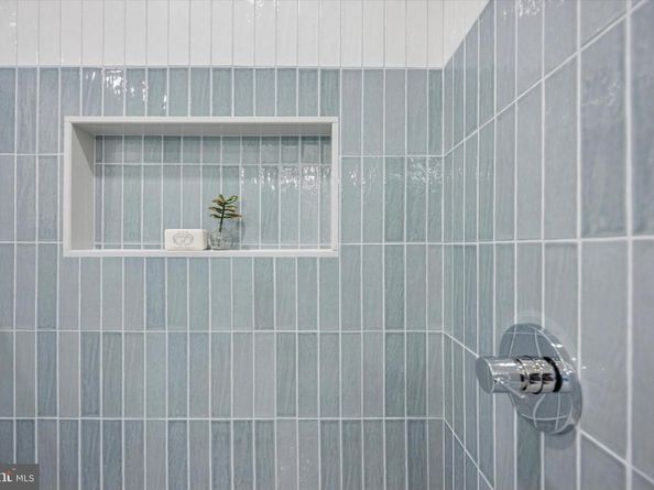 211 Hermit, Philadelphia PA 19128