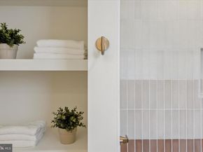 211 Hermit, Philadelphia PA 19128