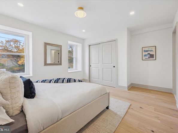 211 Hermit, Philadelphia PA 19128