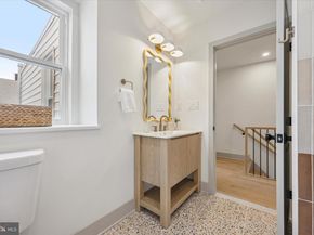 211 Hermit, Philadelphia PA 19128