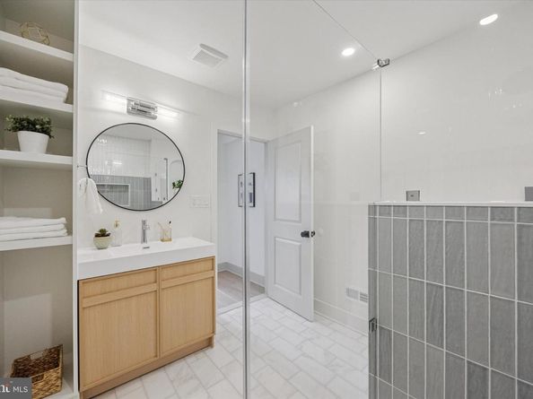 211 Hermit, Philadelphia PA 19128