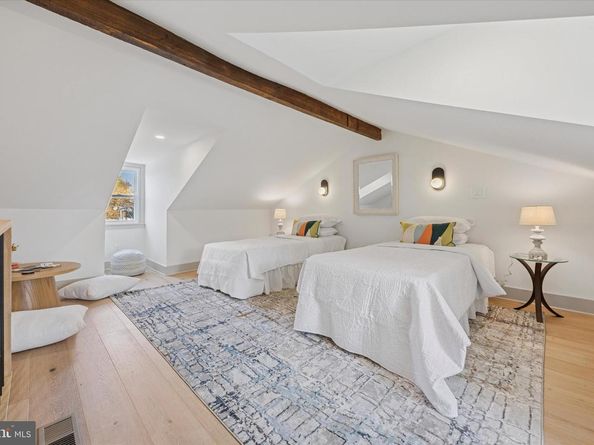 211 Hermit, Philadelphia PA 19128