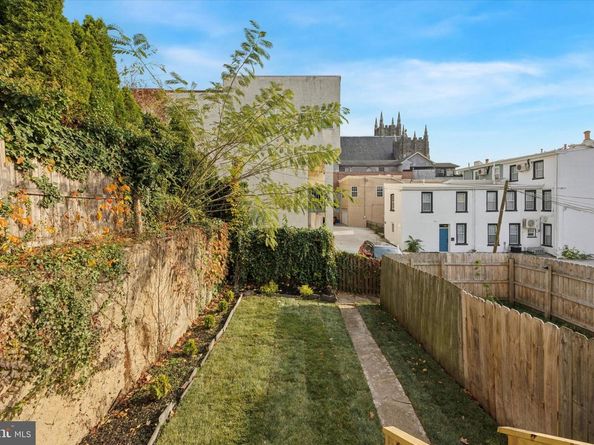 211 Hermit, Philadelphia PA 19128