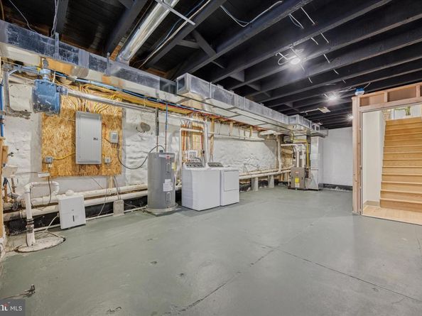 211 Hermit, Philadelphia PA 19128