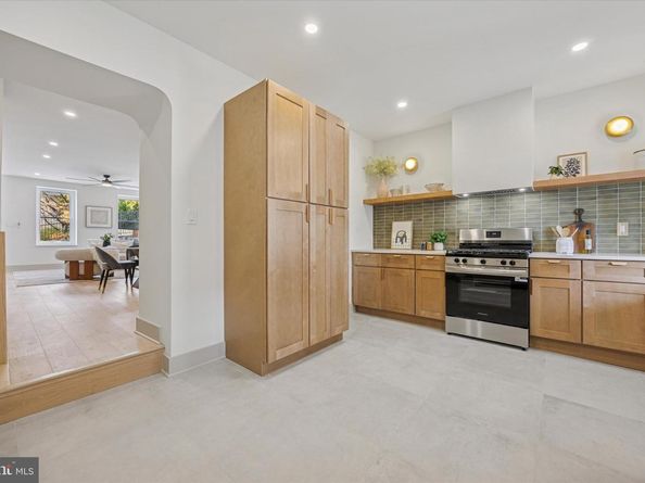 211 Hermit, Philadelphia PA 19128