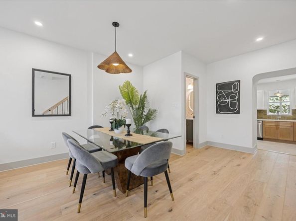 211 Hermit, Philadelphia PA 19128