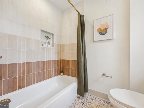 211 Hermit, Philadelphia PA 19128