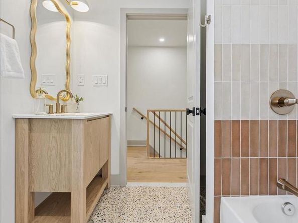 211 Hermit, Philadelphia PA 19128