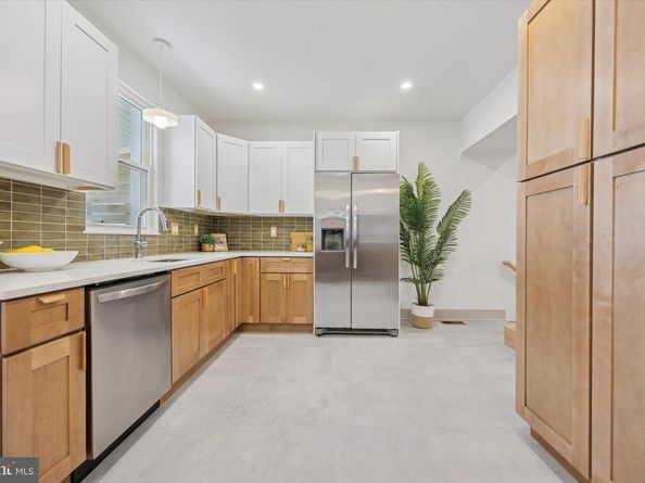 211 Hermit, Philadelphia PA 19128