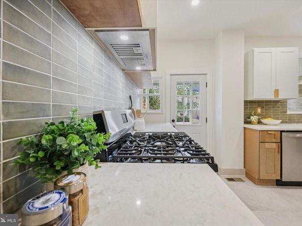 211 Hermit, Philadelphia PA 19128