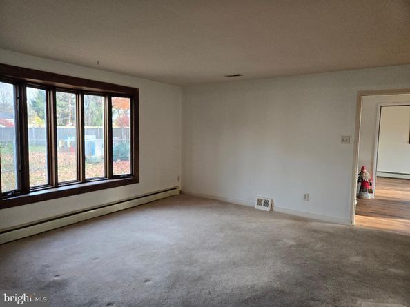 142 Greenbelt Drive, Hatboro PA 19040