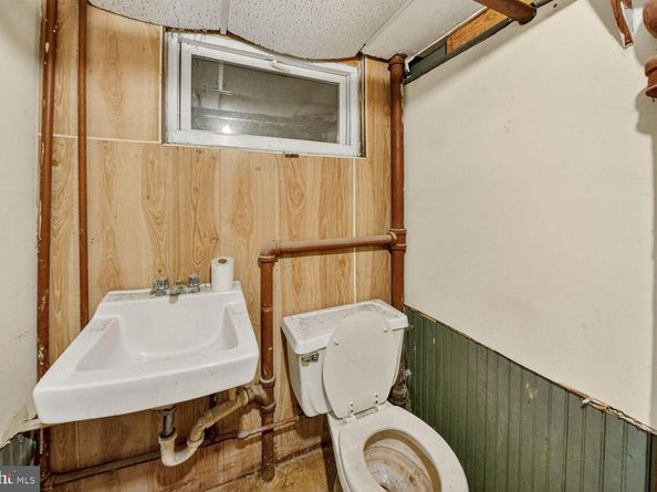 7966 West Beach Drive NW, Washington DC 20012