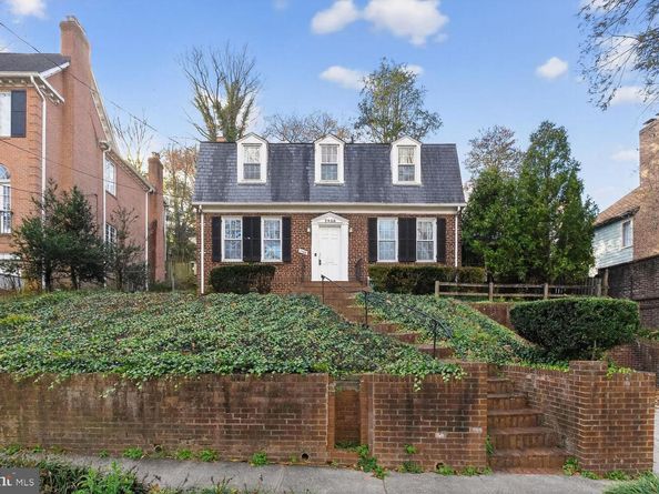 7966 West Beach Drive NW, Washington DC 20012