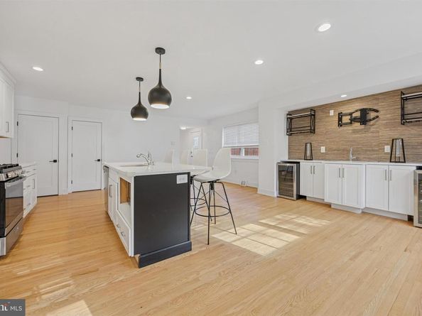 833 Green Valley Drive, Philadelphia PA 19128