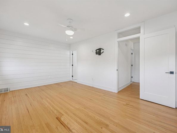 833 Green Valley Drive, Philadelphia PA 19128