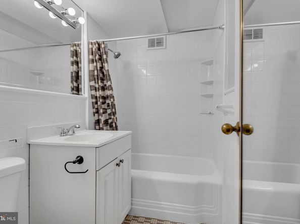 1711 Massachusetts NW 223, Washington DC 20036