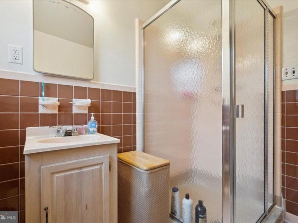 2127 Hoffnagle Street, Philadelphia PA 19152