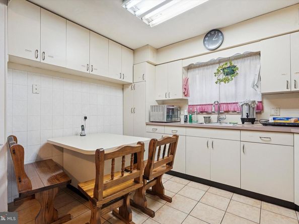 2127 Hoffnagle Street, Philadelphia PA 19152