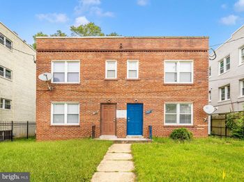 4811 Quarles Street NE