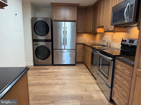 309 Yoakum Parkway 1218, Alexandria VA 22304