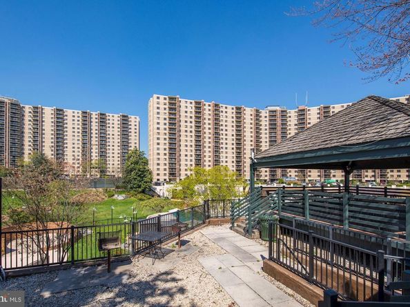 309 Yoakum Parkway 1218, Alexandria VA 22304