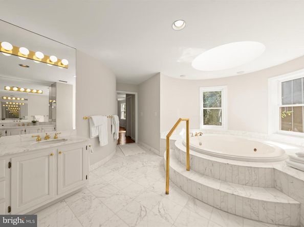 4700 Foxhall Crescent NW, Washington DC 20007