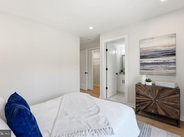 2606 41st Street NW 3, Washington DC 20007