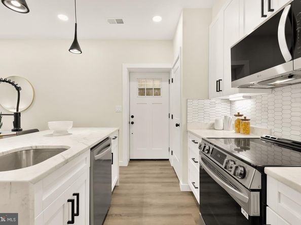 2606 41st Street NW 3, Washington DC 20007