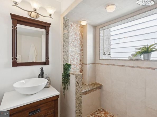1106 Cantrell Street, Philadelphia PA 19148