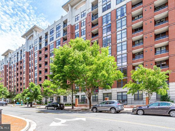 1021 N Garfield Street 914, Arlington VA 22201