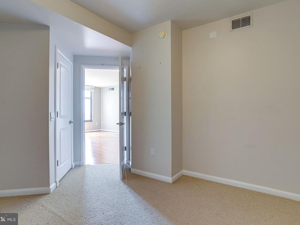 1021 N Garfield Street 914, Arlington VA 22201