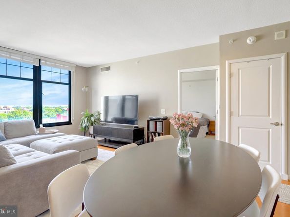 1021 N Garfield Street 914, Arlington VA 22201