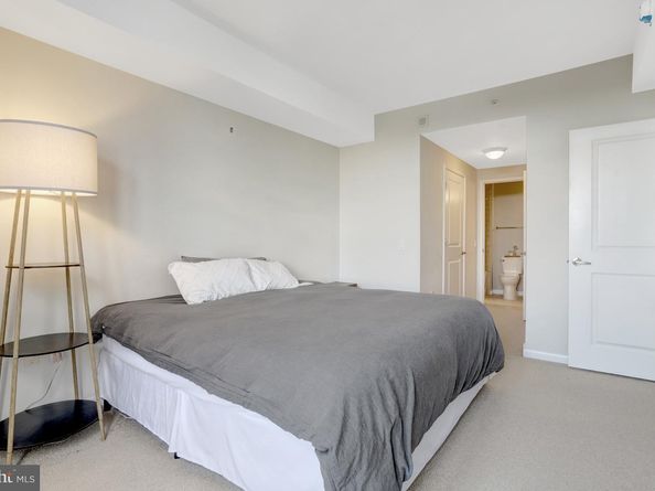 1021 N Garfield Street 914, Arlington VA 22201