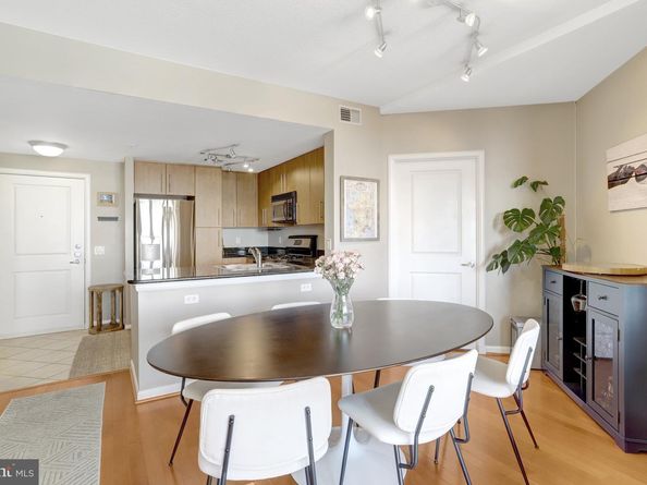 1021 N Garfield Street 914, Arlington VA 22201