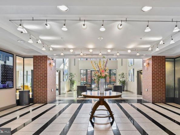 1021 N Garfield Street 914, Arlington VA 22201