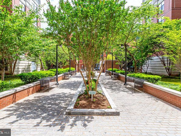 1021 N Garfield Street 914, Arlington VA 22201