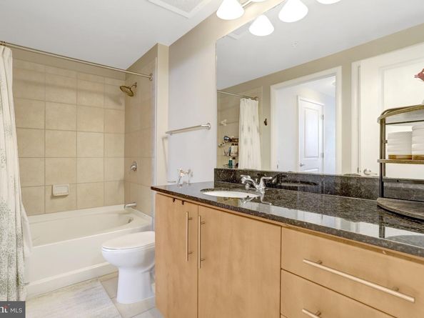 1021 N Garfield Street 914, Arlington VA 22201