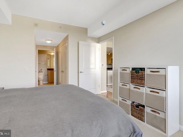 1021 N Garfield Street 914, Arlington VA 22201