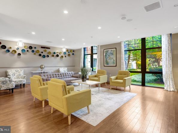 1021 N Garfield Street 914, Arlington VA 22201