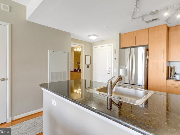 1021 N Garfield Street 914, Arlington VA 22201