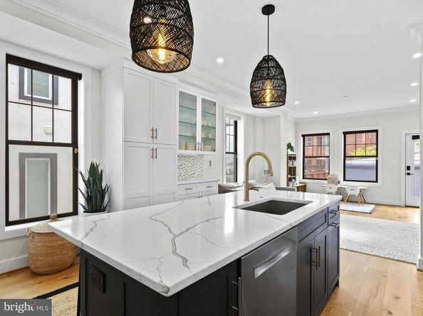 910 8TH Street NE, Washington DC 20002