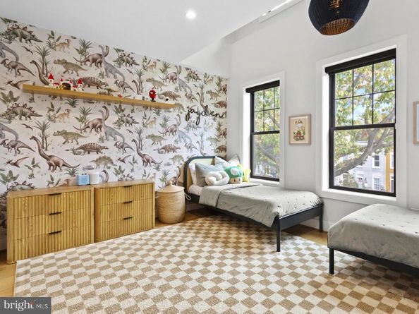 910 8TH Street NE, Washington DC 20002