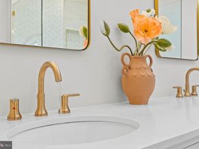 910 8TH Street NE, Washington DC 20002