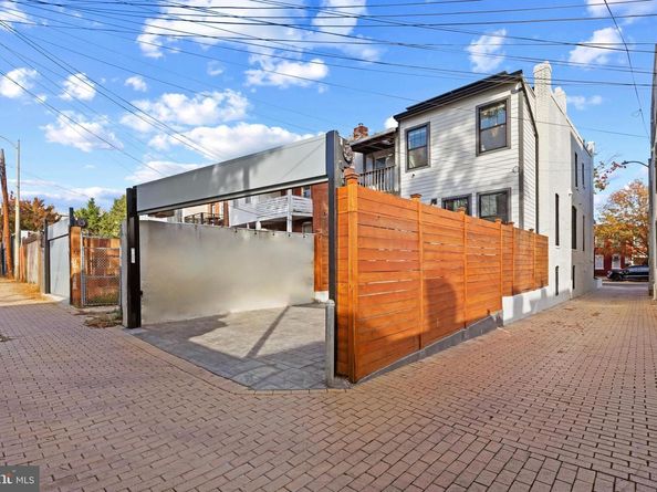 910 8TH Street NE, Washington DC 20002