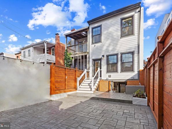 910 8TH Street NE, Washington DC 20002