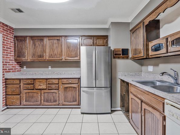 202 N Fir Court, Sterling VA 20164