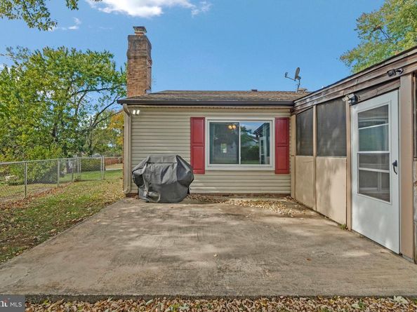 202 N Fir Court, Sterling VA 20164
