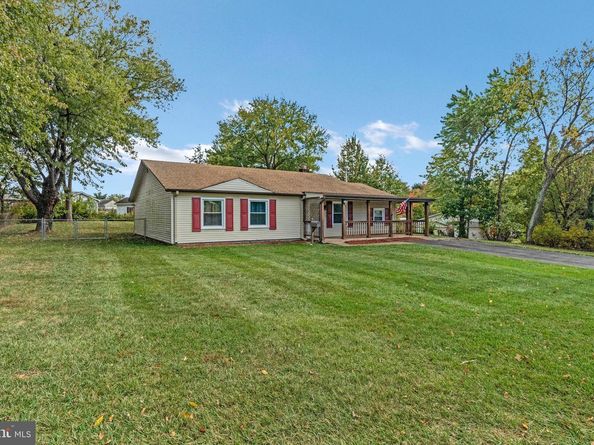 202 N Fir Court, Sterling VA 20164